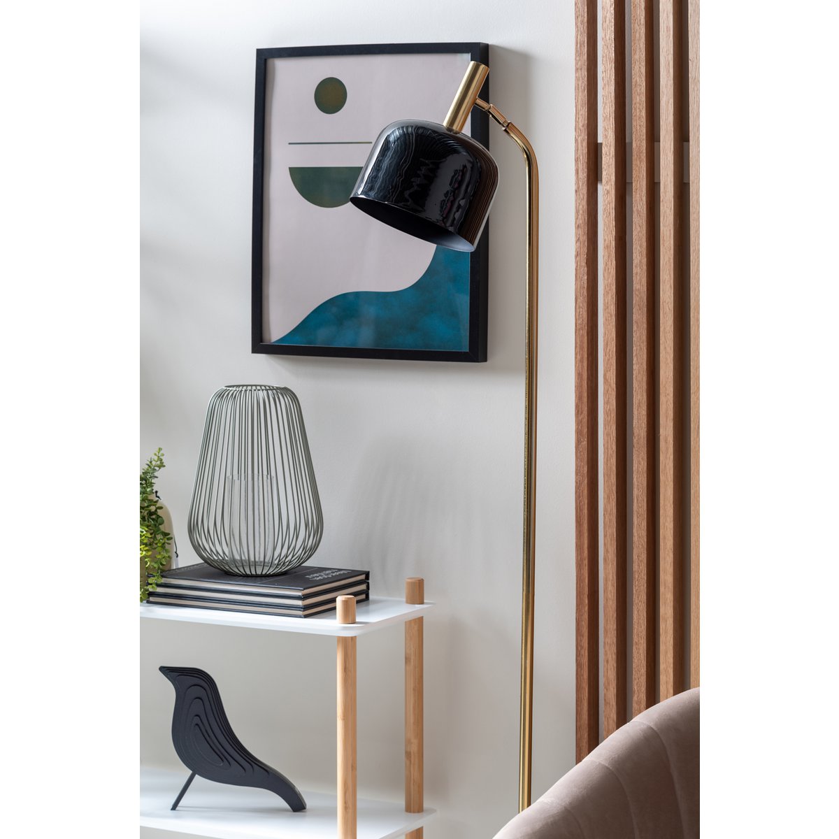 Smart Vloerlamp - Retro Designlamp met Glanzende Kap en Gouden Accenten - Zwart