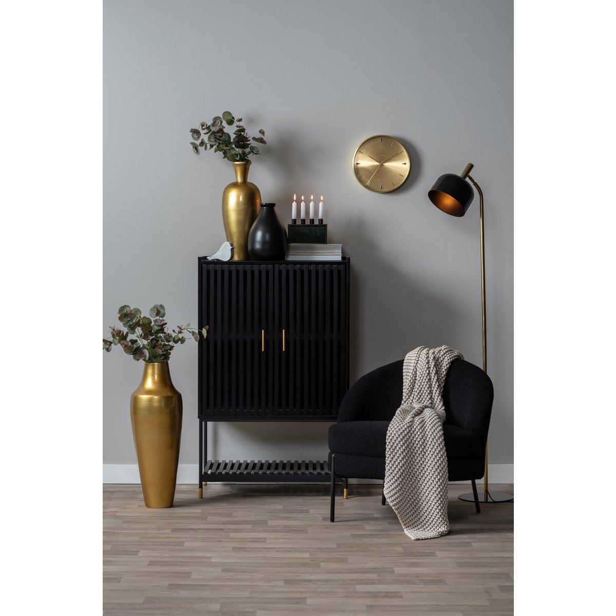 Smart Vloerlamp - Retro Designlamp met Glanzende Kap en Gouden Accenten - Zwart