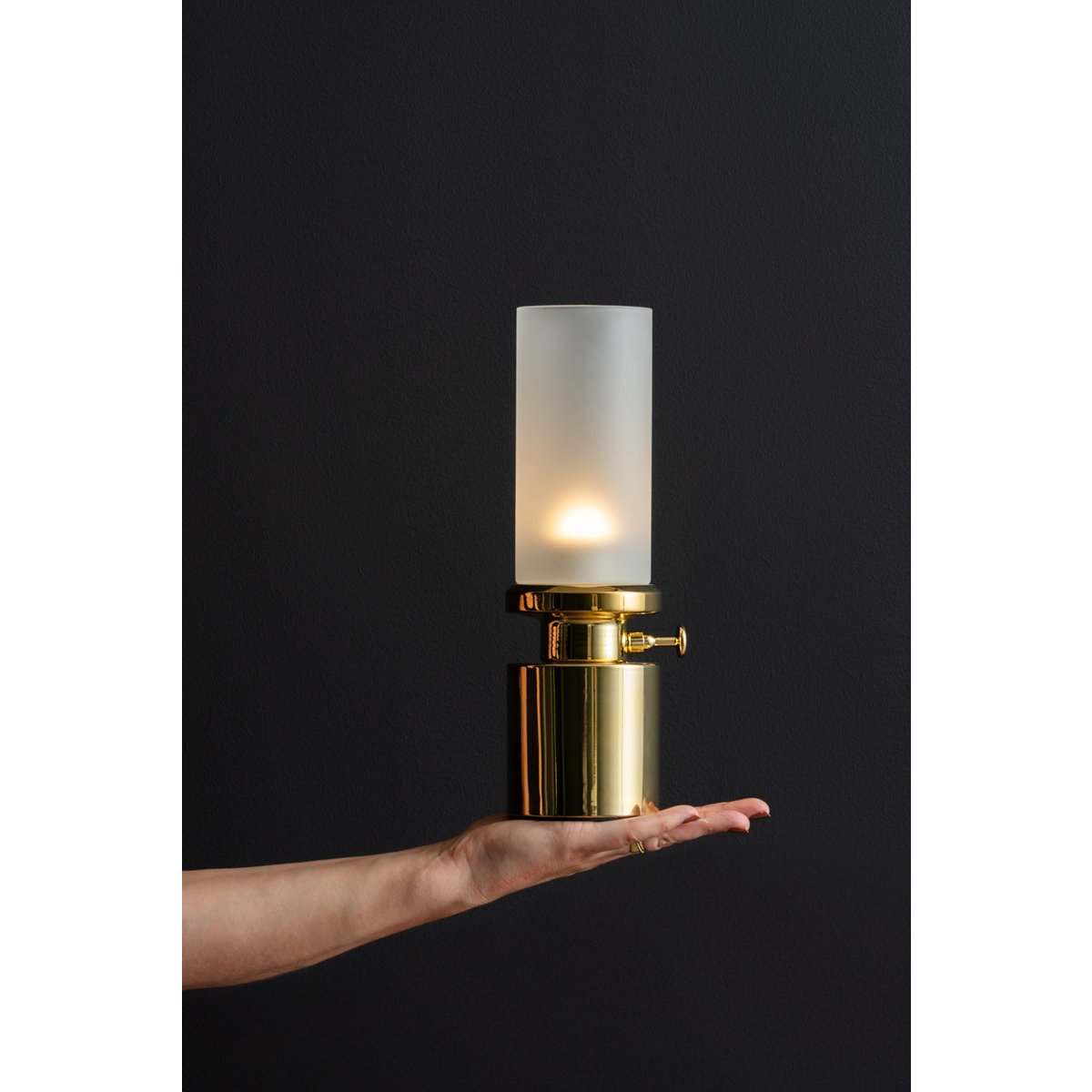 Camp LED Tafellamp - Dimbare Designlamp met Glanzende Chroom Afwerking in Goud