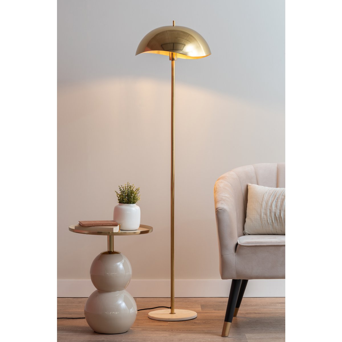 Waved Vloerlamp - Golvend Design met Geborstelde Gouden Afwerking - Glamoureuze Sfeerverlichting