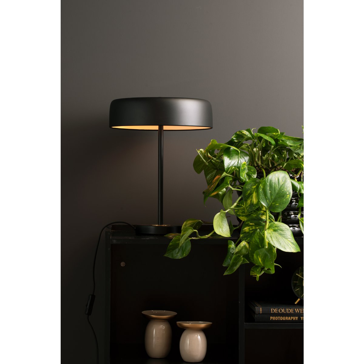 Gold Disc Tafellamp - Elegante Designlamp in Zwart - Stijlvol Accent voor Jouw Interieur